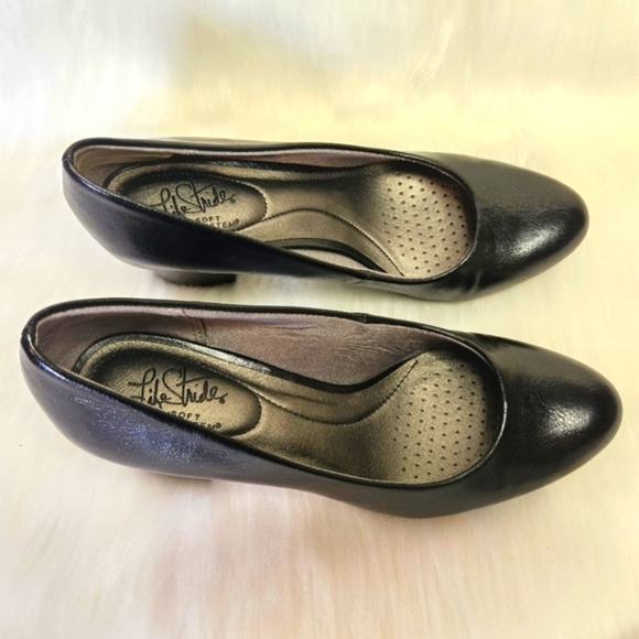 Life Stride Soft Style Cushioned Flex Classic Black Heels - Picture 4 of 7